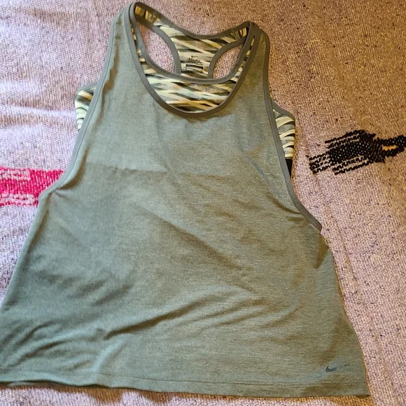 Nike dri fit tank with built-in sports bra - Picture 2 of 8